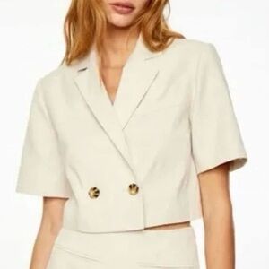 Dynamite Kelsey Short Sleeve Cropped Blazer